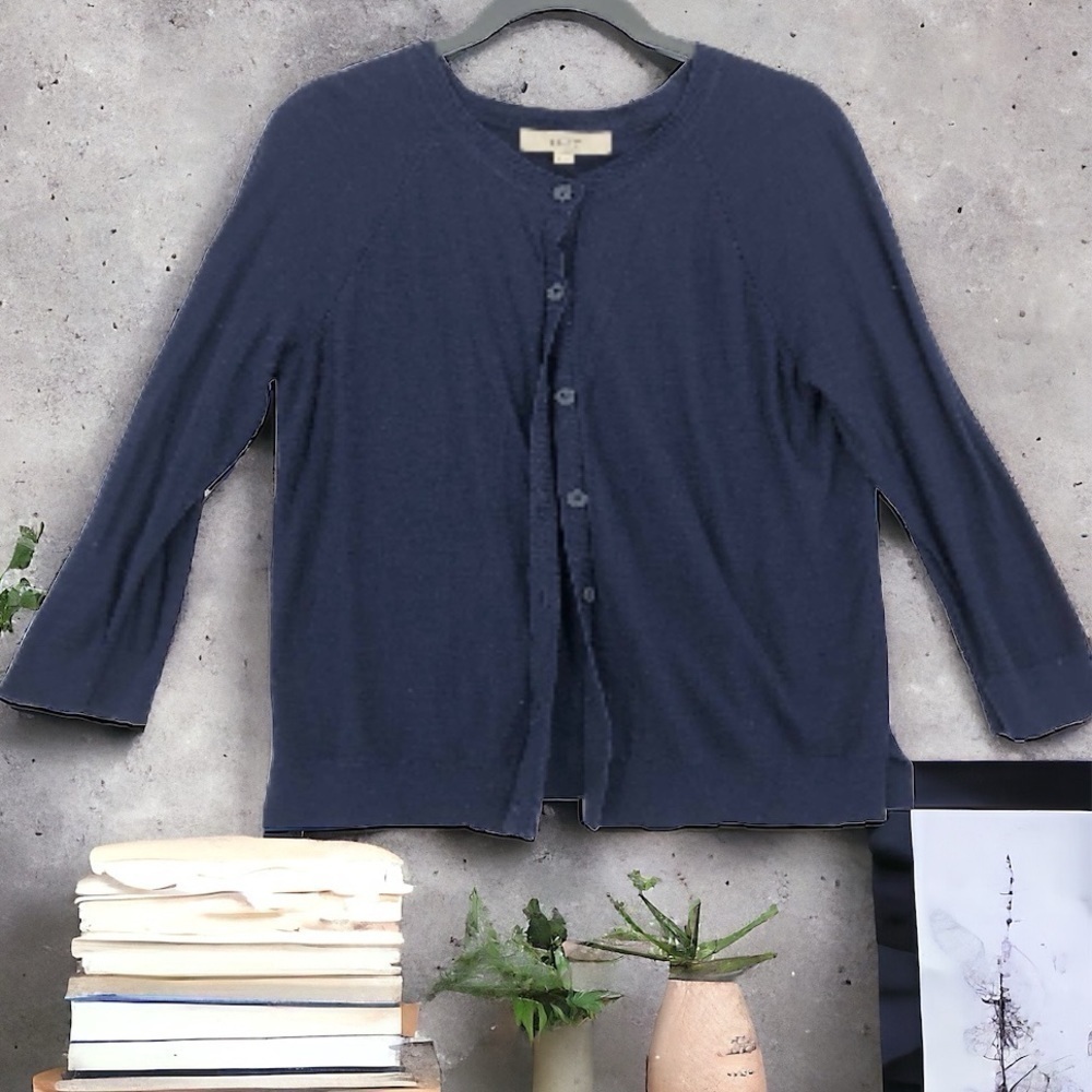 LOFT Women's Preowned Navy Blue Size Med Button Up Lightweight Cardigan Sweater